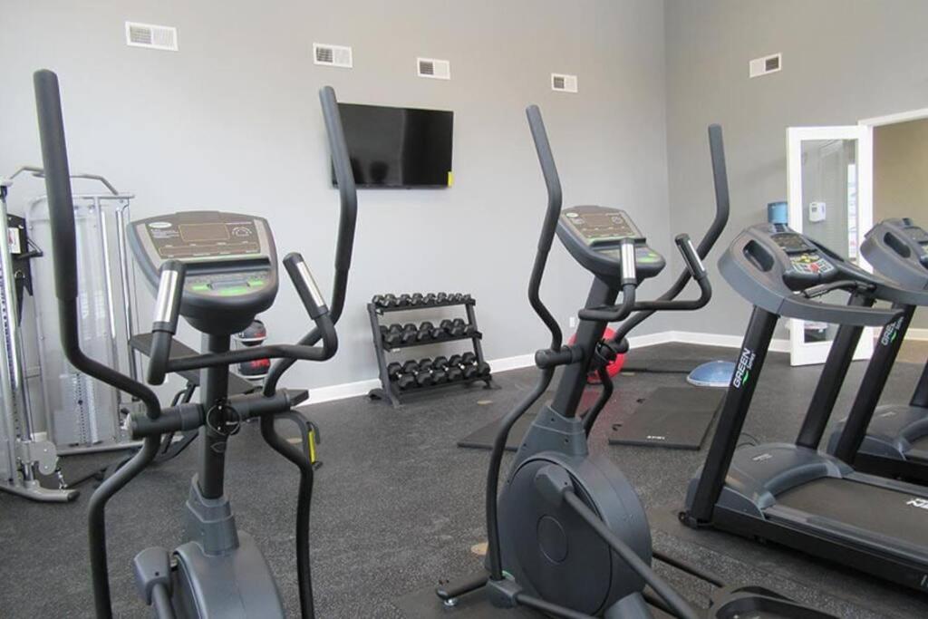 Stylish and Spacious, close to the Hospital. photo 4