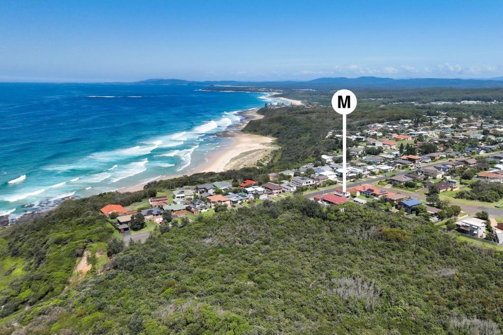 Bommies Beach Bach, Stay 4 pay 3 for the whole month of April photo 3
