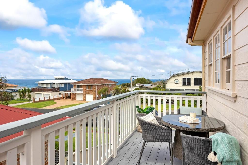 Bommies Beach Bach, Stay 4 pay 3 for the whole month of April photo 4