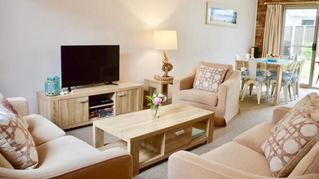 Lighthouse Palms, Stay 4 pay 3 for the whole month of April