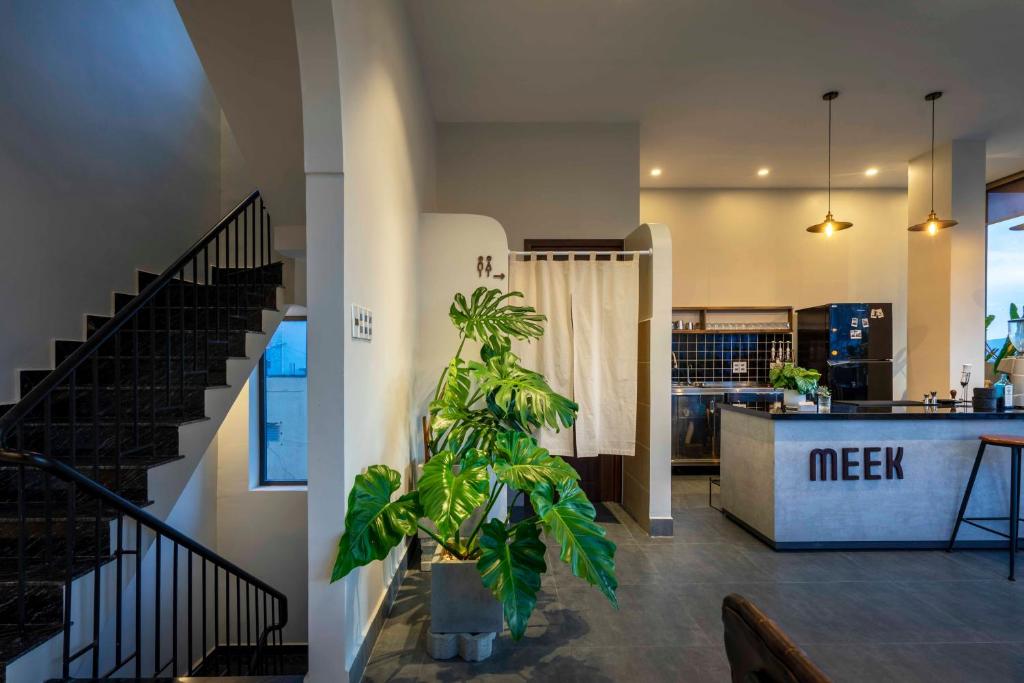 Meek - Home and Coffee