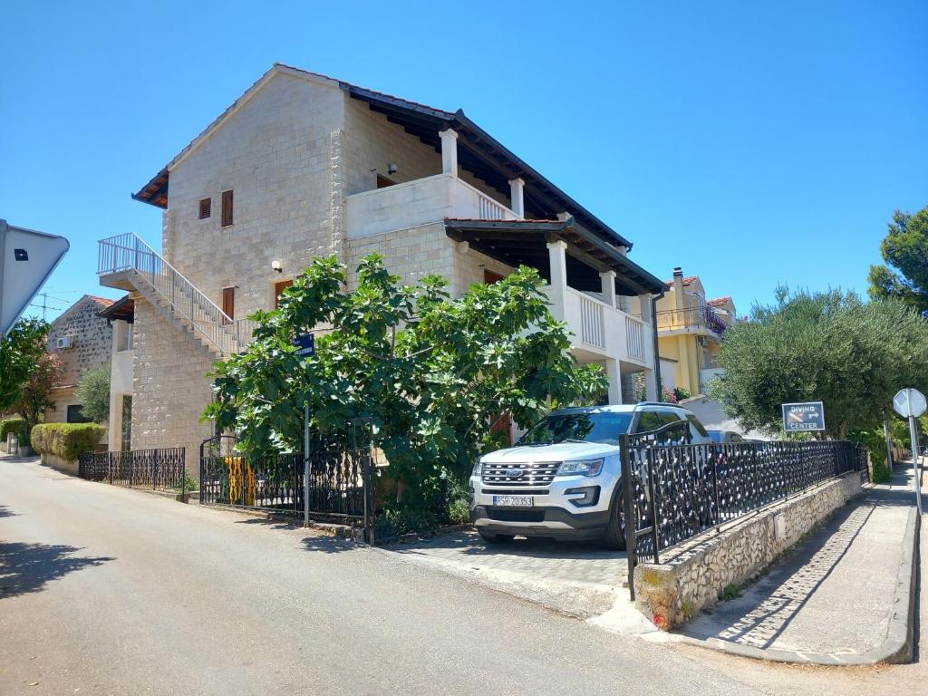 Apartments with a parking space Supetar, Brac - 21110 photo 4