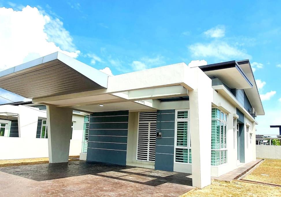 JOVIAL SingleStorey Bungalow 4Room10Pax `Alma photo 2