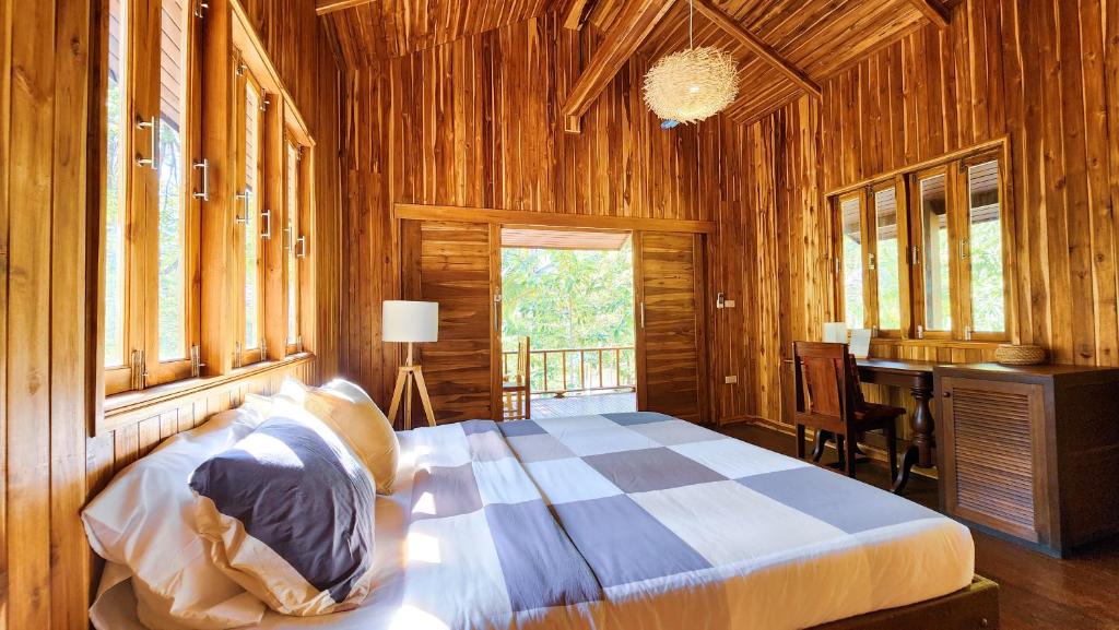 Baan Bhuwann Forest Chalet photo 1