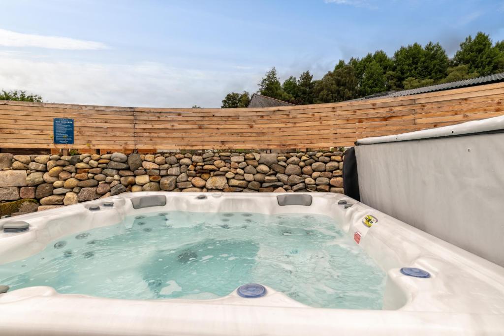 Enchanting Tiny House with wood burner and hot tub in Cairngorms photo 1