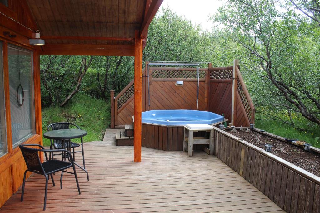 Relaxing and cozy cottage with hot tub photo 3