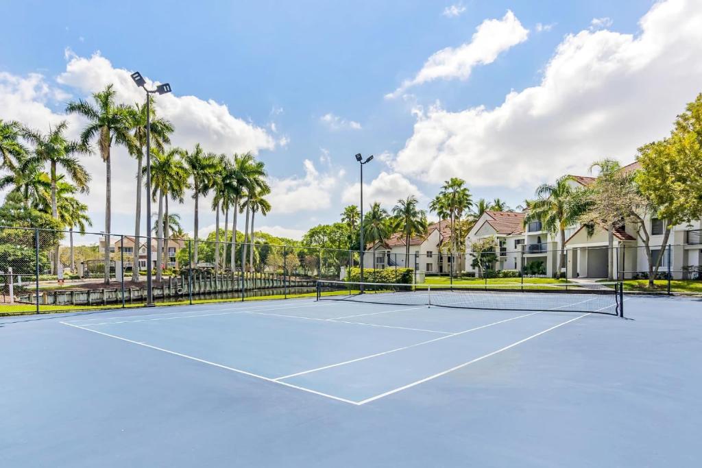 Comfy Apartments at Sheridan Ocean Club in Florida photo 2