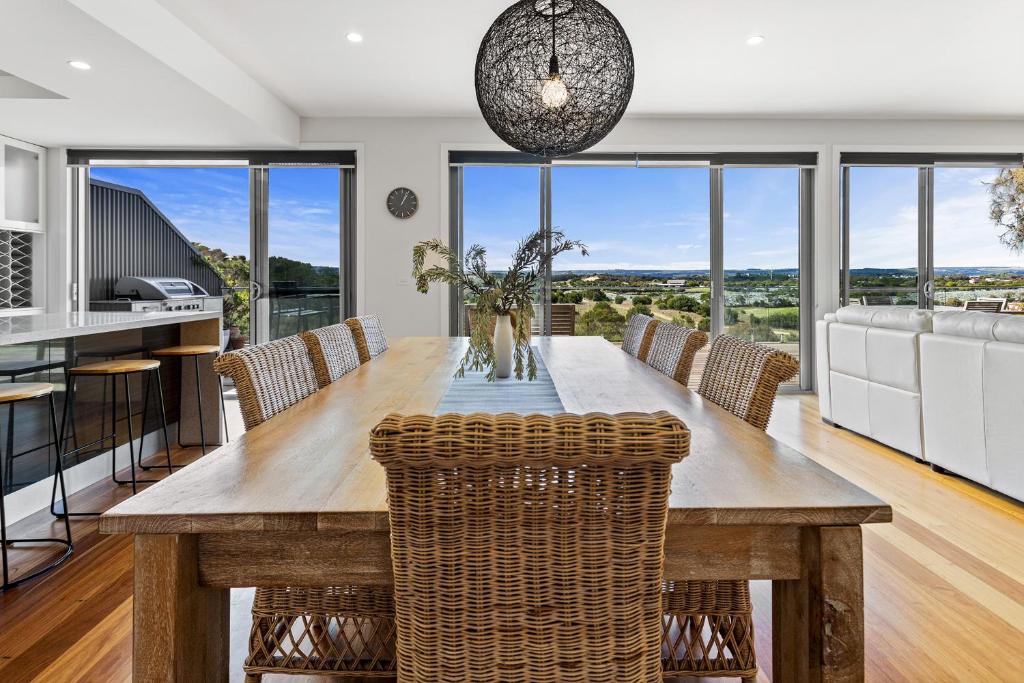 Peninsula View House - BYO LINEN & TOWELS photo 1
