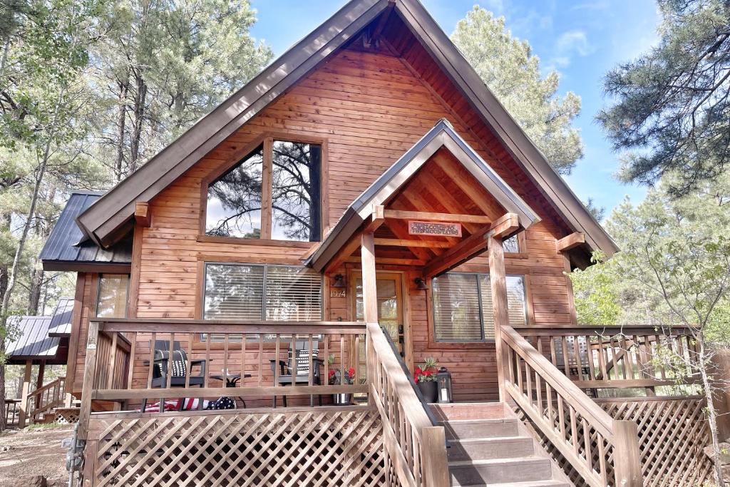 Cozy Bear Cabin- Main House