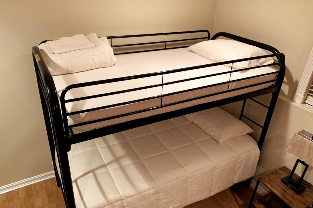 Room in House - The - Master - Haven photo 1