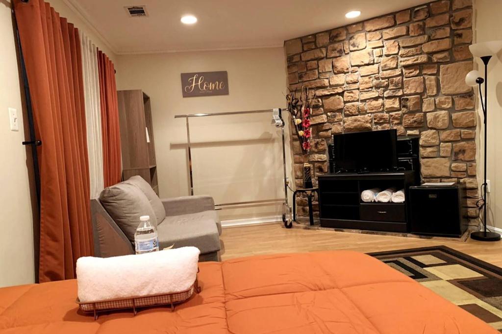 Room in House - The - Master - Haven photo 3