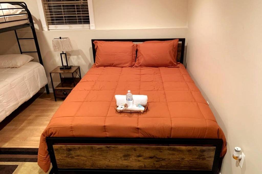 Room in House - The - Master - Haven photo 2