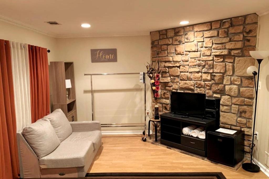 Room in House - The - Master - Haven photo 4