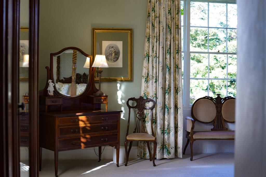 Bressingham Hall - Tap to explore photos