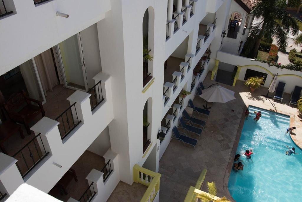 Hotel West Bay Colonial photo 1