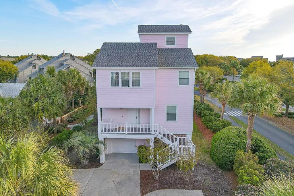 The Pink House Oasis Unwind and Relax in Litchfield By the Sea
