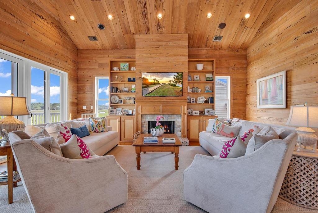 Marsh Madness 5Bedroom Marsh view provides the best of the low country beach lifestyle! photo 2