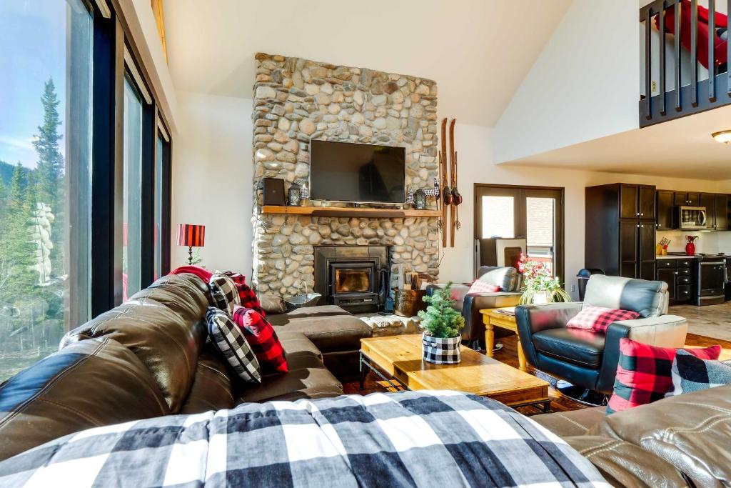 Roomy Alma Cabin with Pool Table Ski, Hike, and Fish! photo 4