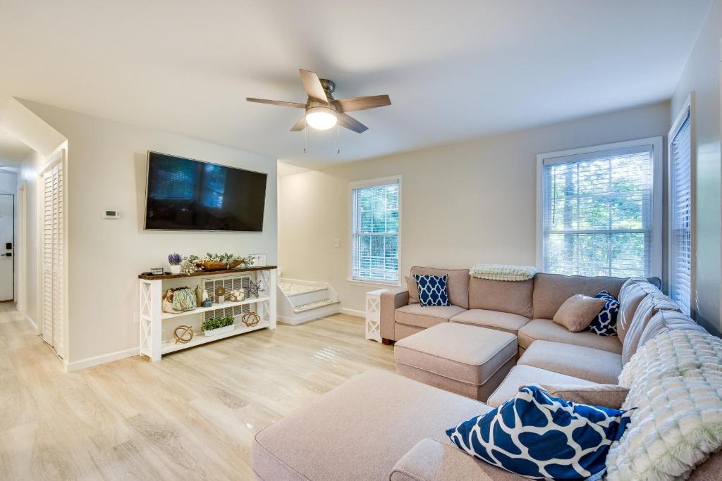 Lake Hartwell Retreat with 2-Tier Dock and Boat Slip! photo 2