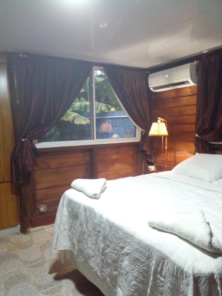 AO EO little wooden house honeymoon suite photo 3