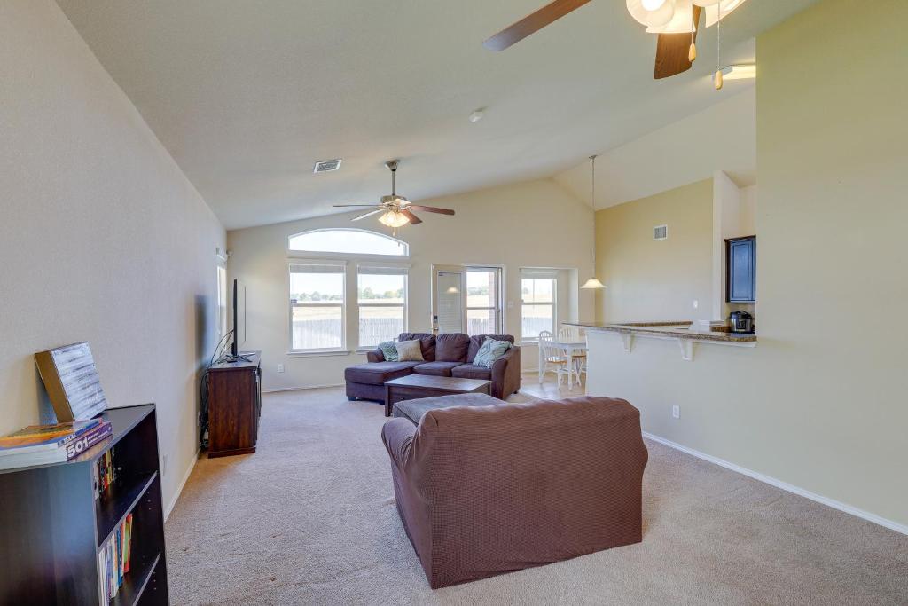 Family-Friendly Killeen Home with Covered Patio! photo 3