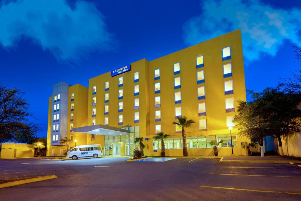 City Express by Marriott Saltillo Sur photo 2