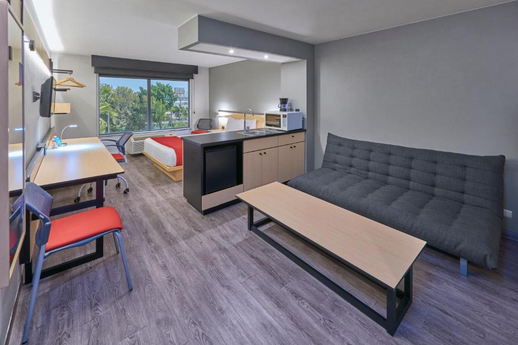 City Express by Marriott Irapuato - Tap to explore photos