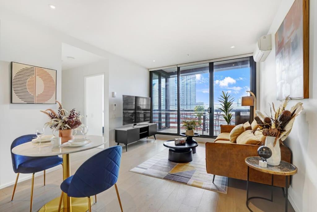 Waterfront 1BR Docklands Apt on Collins St with FreeParking#1402 photo 3