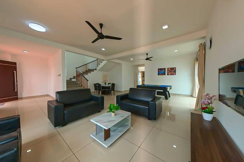 Desaru Spacious 6 Rooms Bungalow 22paxes KTV-Billard-BBQ-Netflix