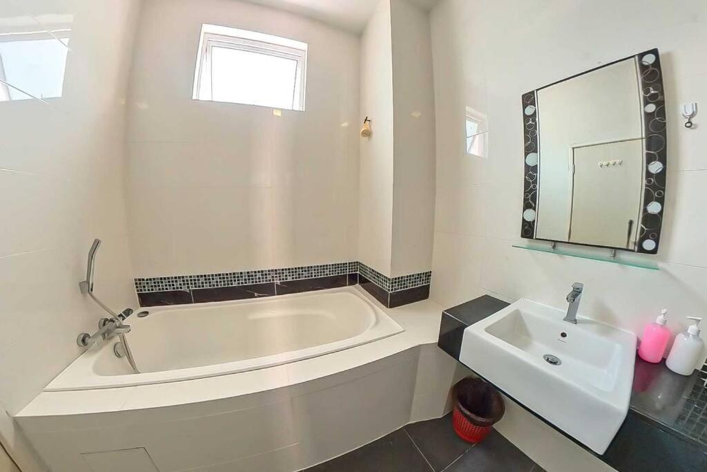 Desaru Spacious 6 Rooms Bungalow 22paxes KTV-Billard-BBQ-Netflix photo 3
