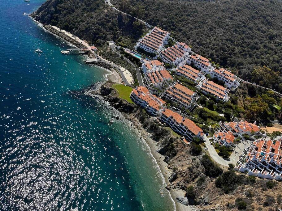 Hamilton Cove Panoramic Ocean View Condo #2/32 photo 2