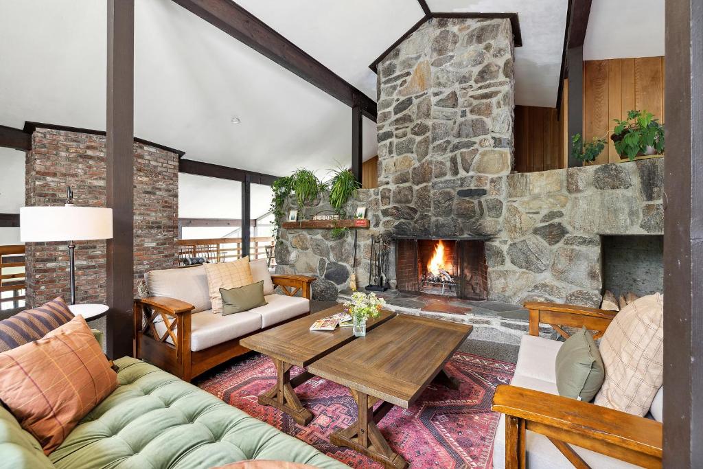 Mountaineer Inn image