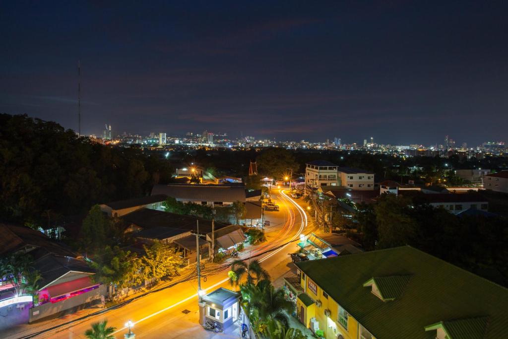 ROYAL GRAND PATTAYA photo 3