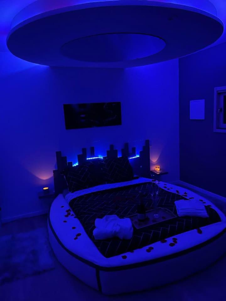 Love room photo 2