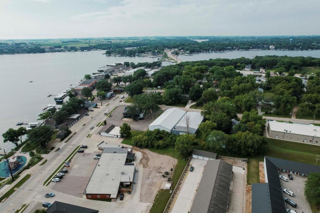 Okoboji Flats 2 - East Okoboji Views photo 2
