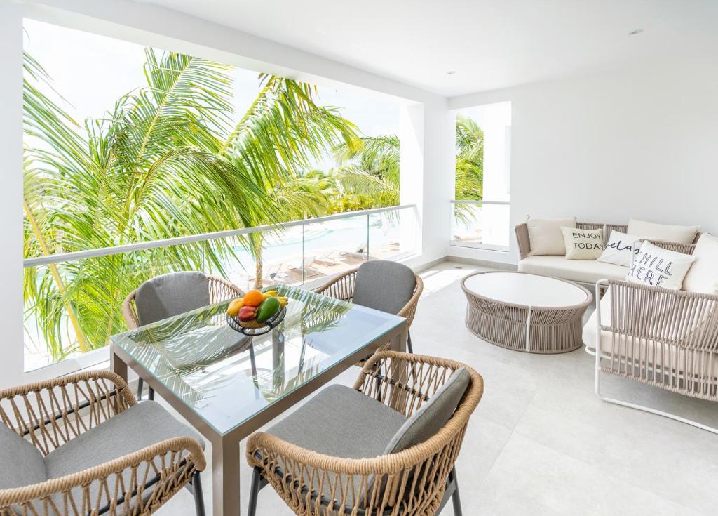 Aqua Esmeralda Luxury Beach Front Apartment photo 2