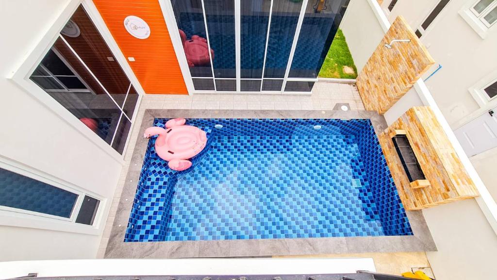 child shill pool villa photo 4