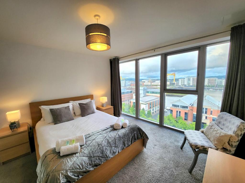 Stunning Penthouse with Balcony Sunset Views - Pass the Keys - Tap to explore photos