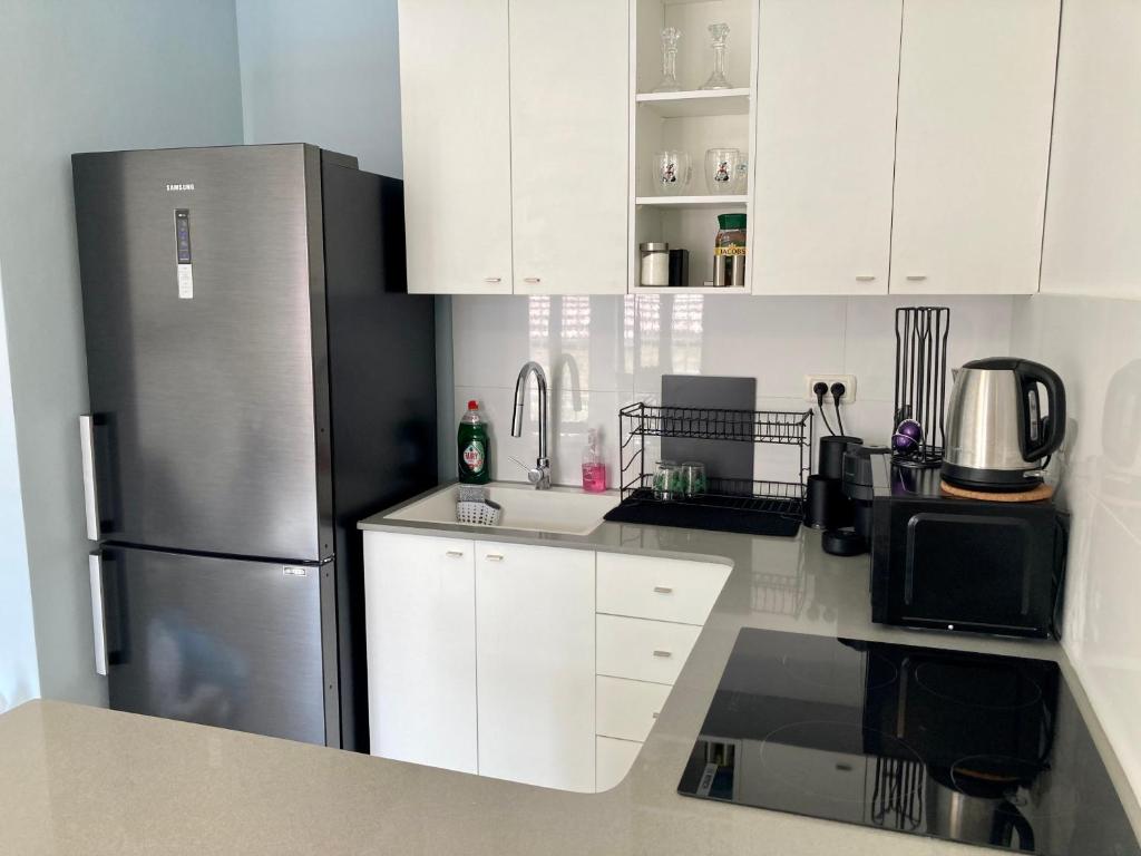Lovely New Private Duplex in Prime City Center location photo 3