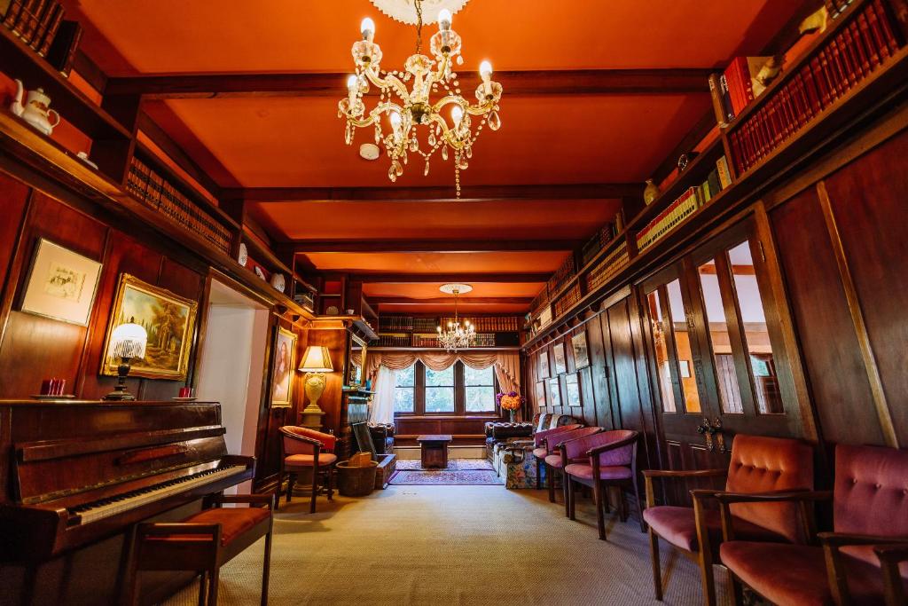 Warburton Lodge photo 1