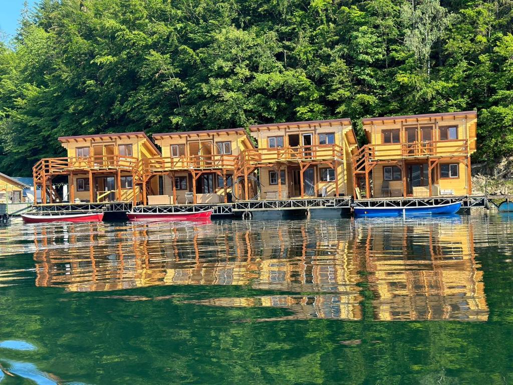 Holiday Bicaz Bungalows On The Lake photo 1