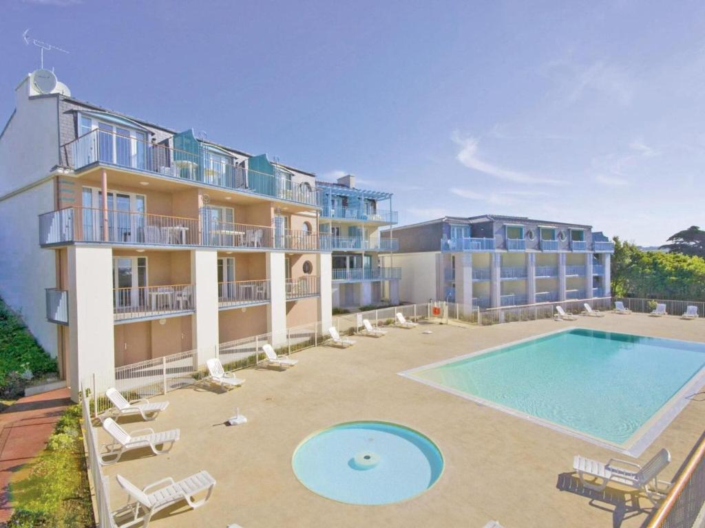 Apartment near the beautiful beach of Trescadec with sea view photo 2