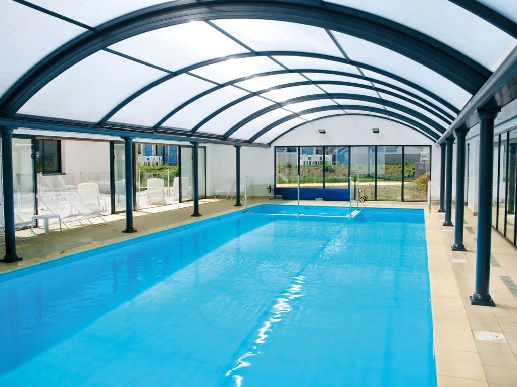 Pleasant Holiday Home in Quéven with Terrace photo 4