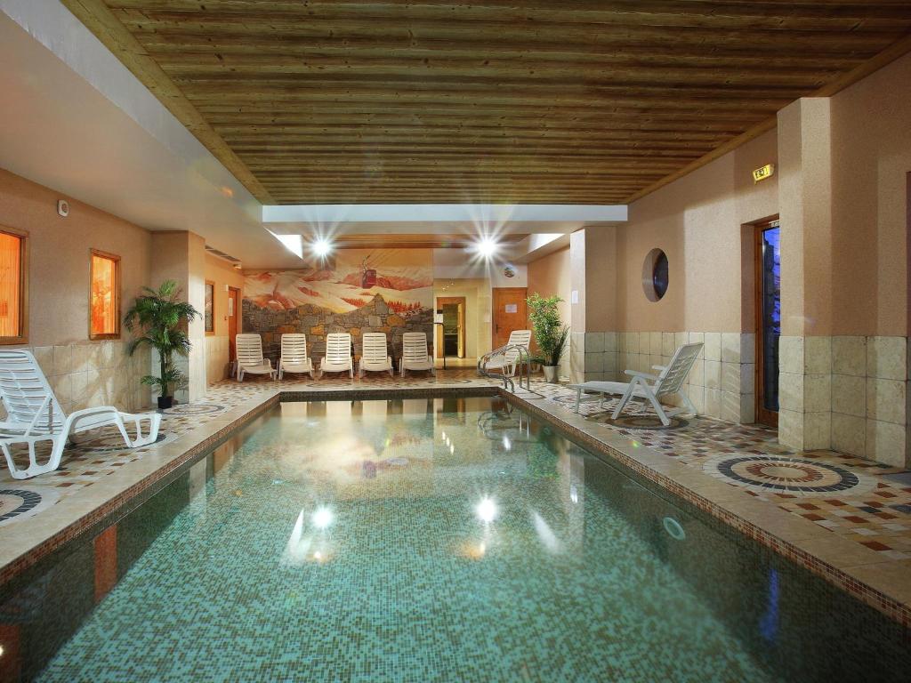 Apartment on the slopes in the big ski area Grandes Rousses photo 4