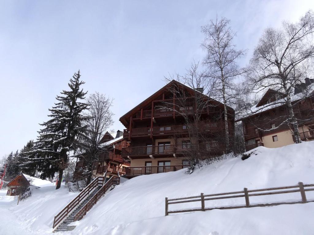 Apartment on the slopes in the big ski area Grandes Rousses photo 1