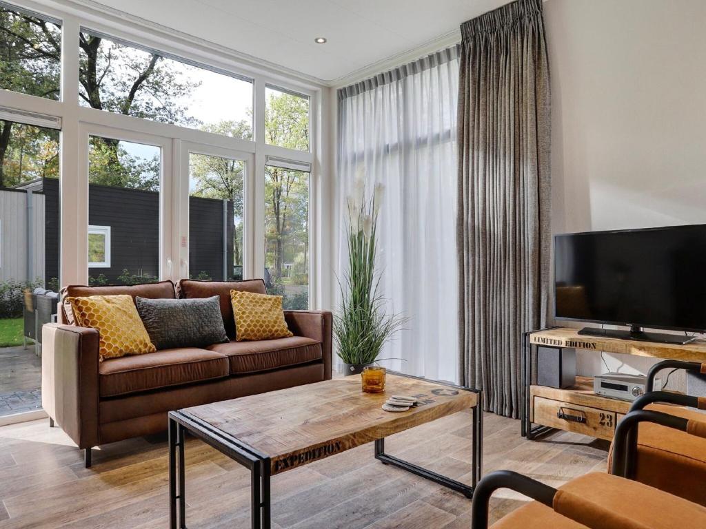 Modern holiday home located in a quiet spot at the edge of the forest photo 4