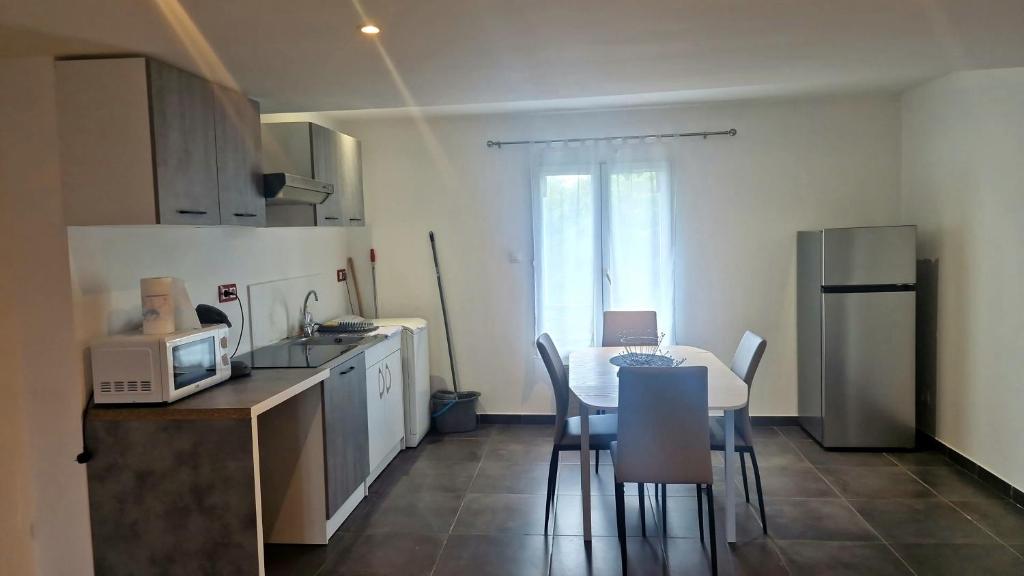 Givors Centre Duplex meublé photo 3