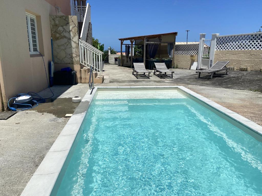 Appartement d'une chambre avec vue sur la mer piscine partagee et jardin clos a Saint Pierre a 1 km de la plage photo 1