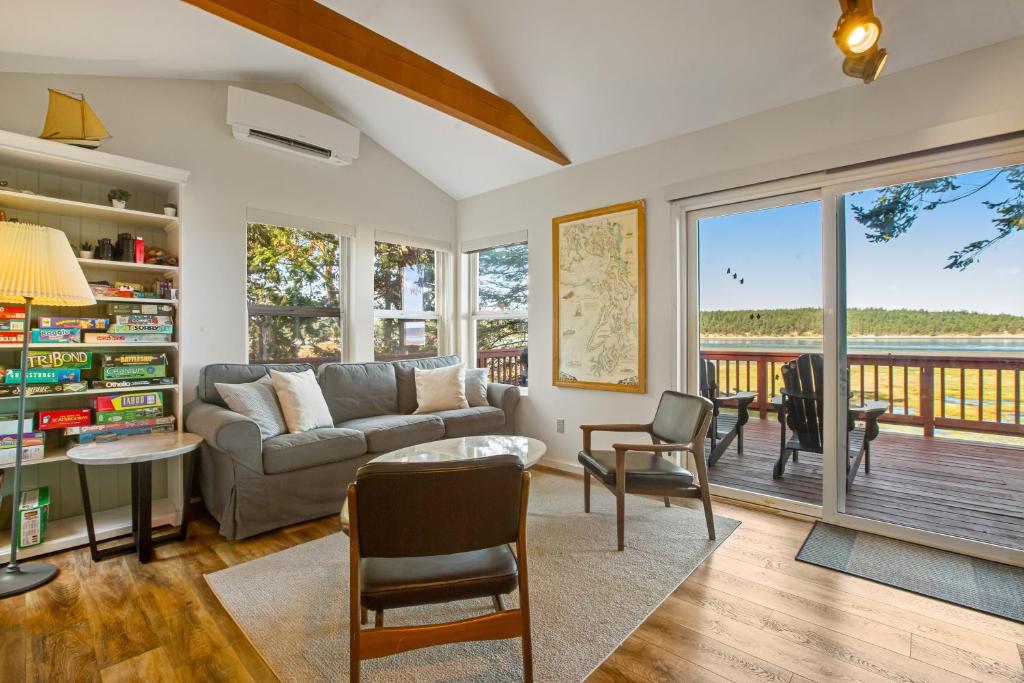 Marrowstone Island Beach Cabin photo 2