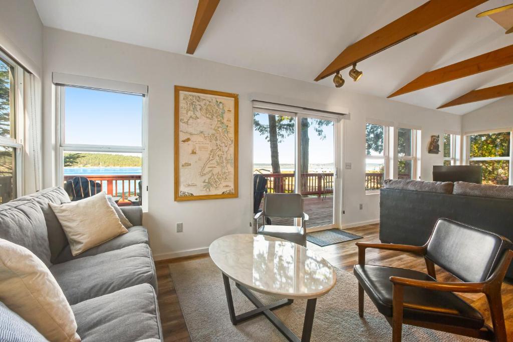 Marrowstone Island Beach Cabin photo 4